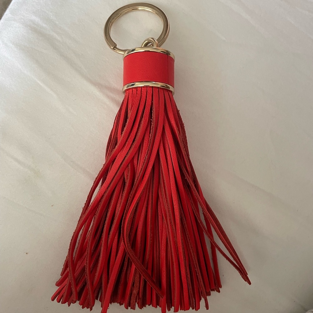 Mark & Graham OVERSIZED LEATHER TASSEL KEYCHAIN poppy red